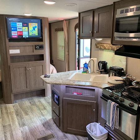 ホテル Golden Riverfront Campground エクステリア 写真