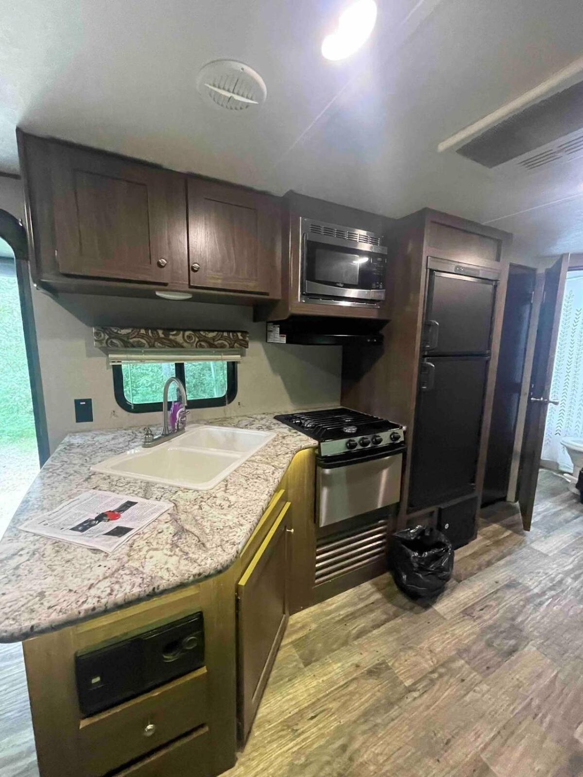 ホテル Golden Riverfront Campground エクステリア 写真