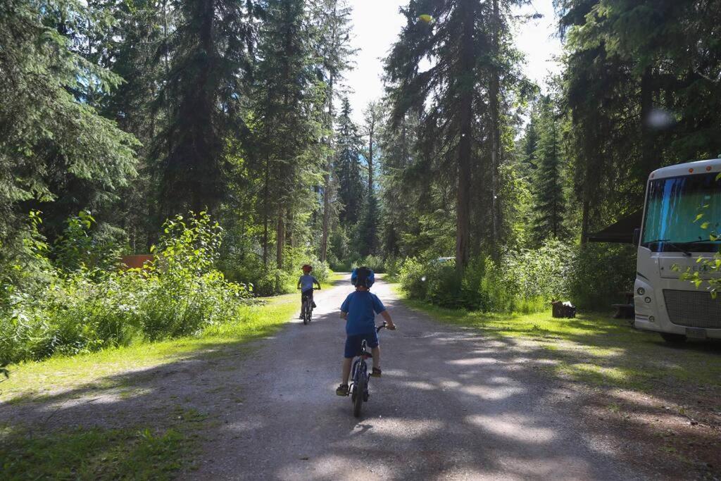 ホテル Golden Riverfront Campground エクステリア 写真
