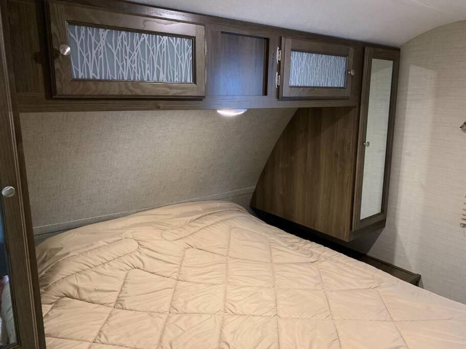 ホテル Golden Riverfront Campground エクステリア 写真