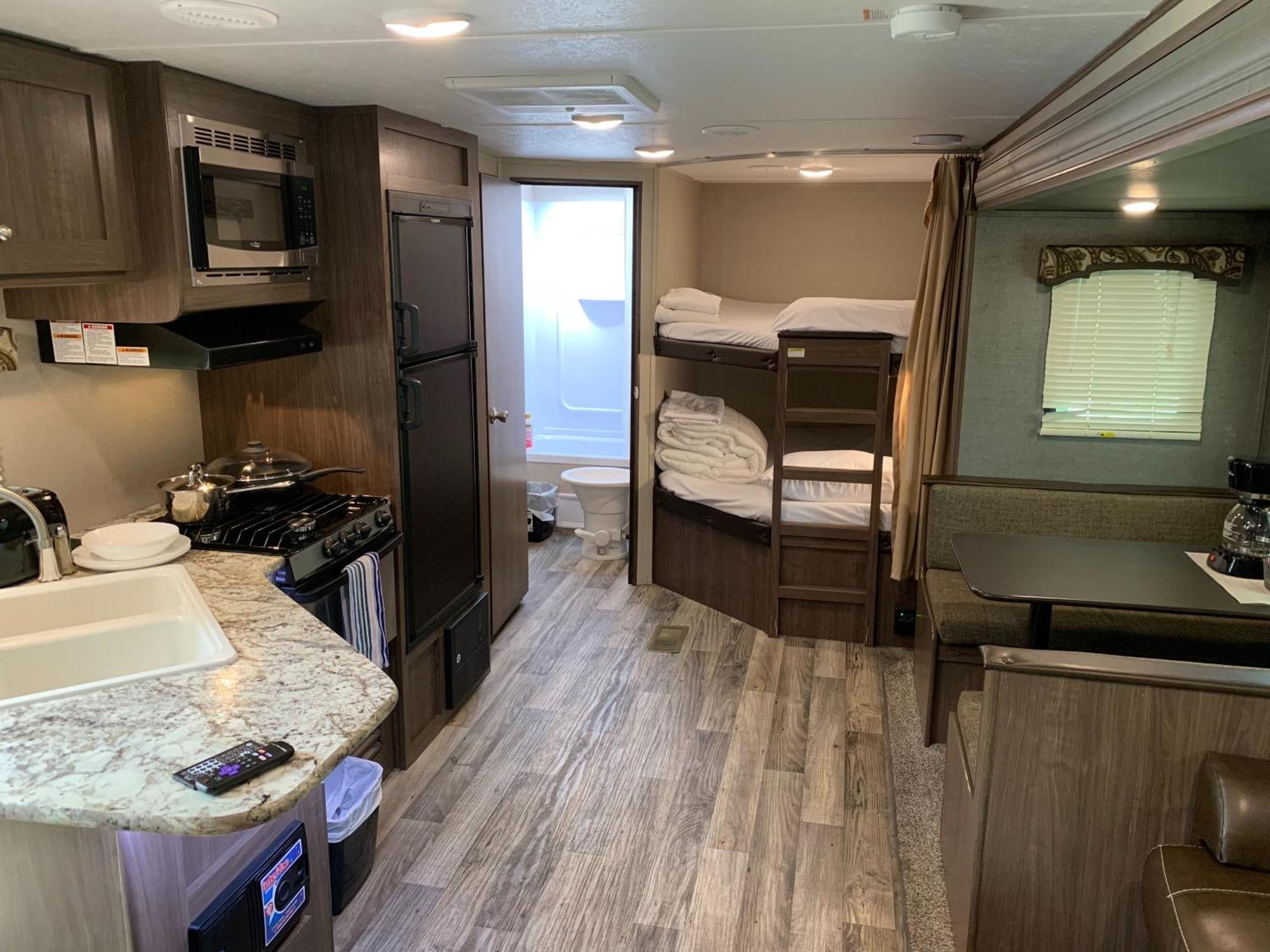 ホテル Golden Riverfront Campground エクステリア 写真