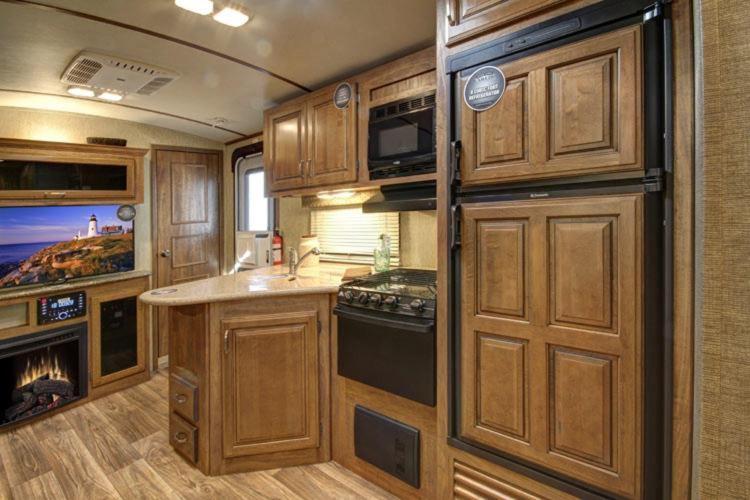 ホテル Golden Riverfront Campground エクステリア 写真